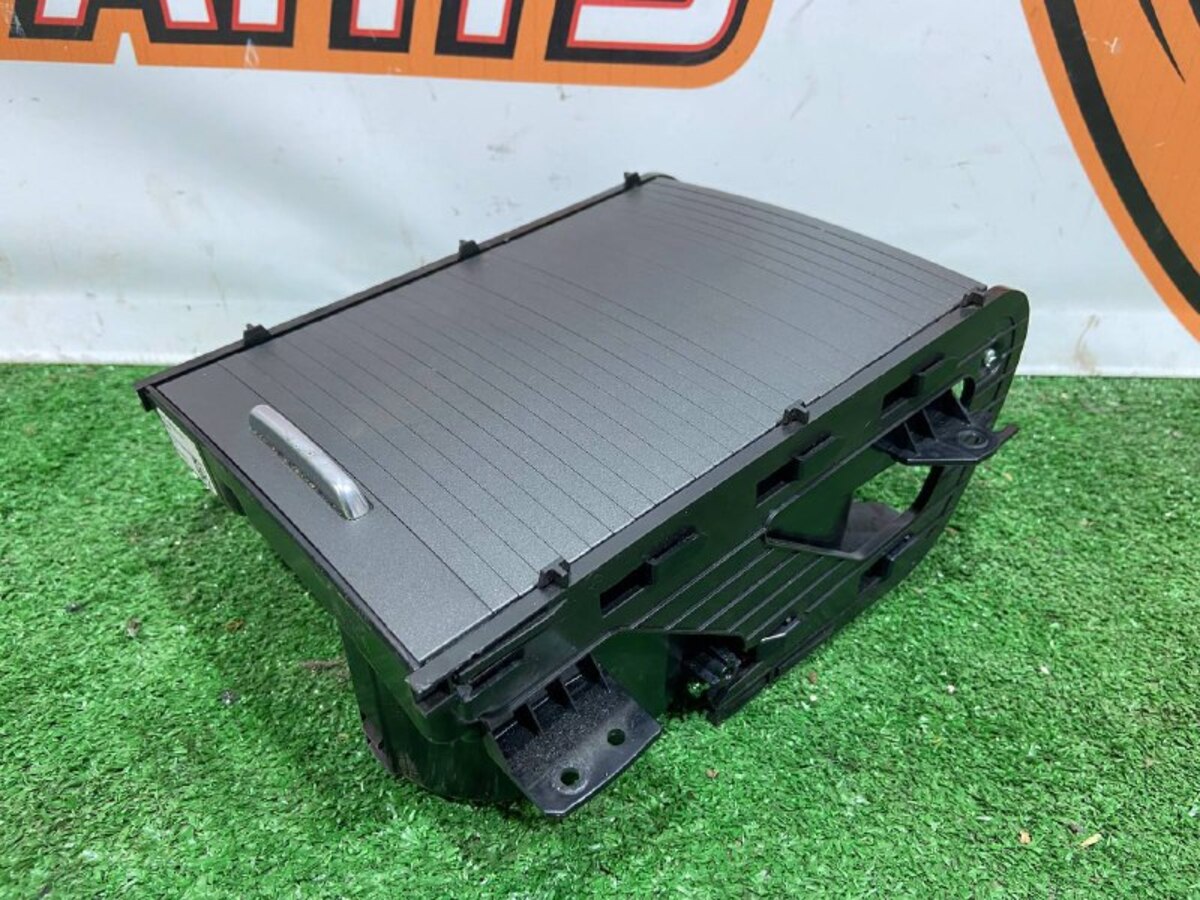LR039568 Konsola środkowa uchwytu na kubek Range Rover Evoque L538 (2012-2018) używana